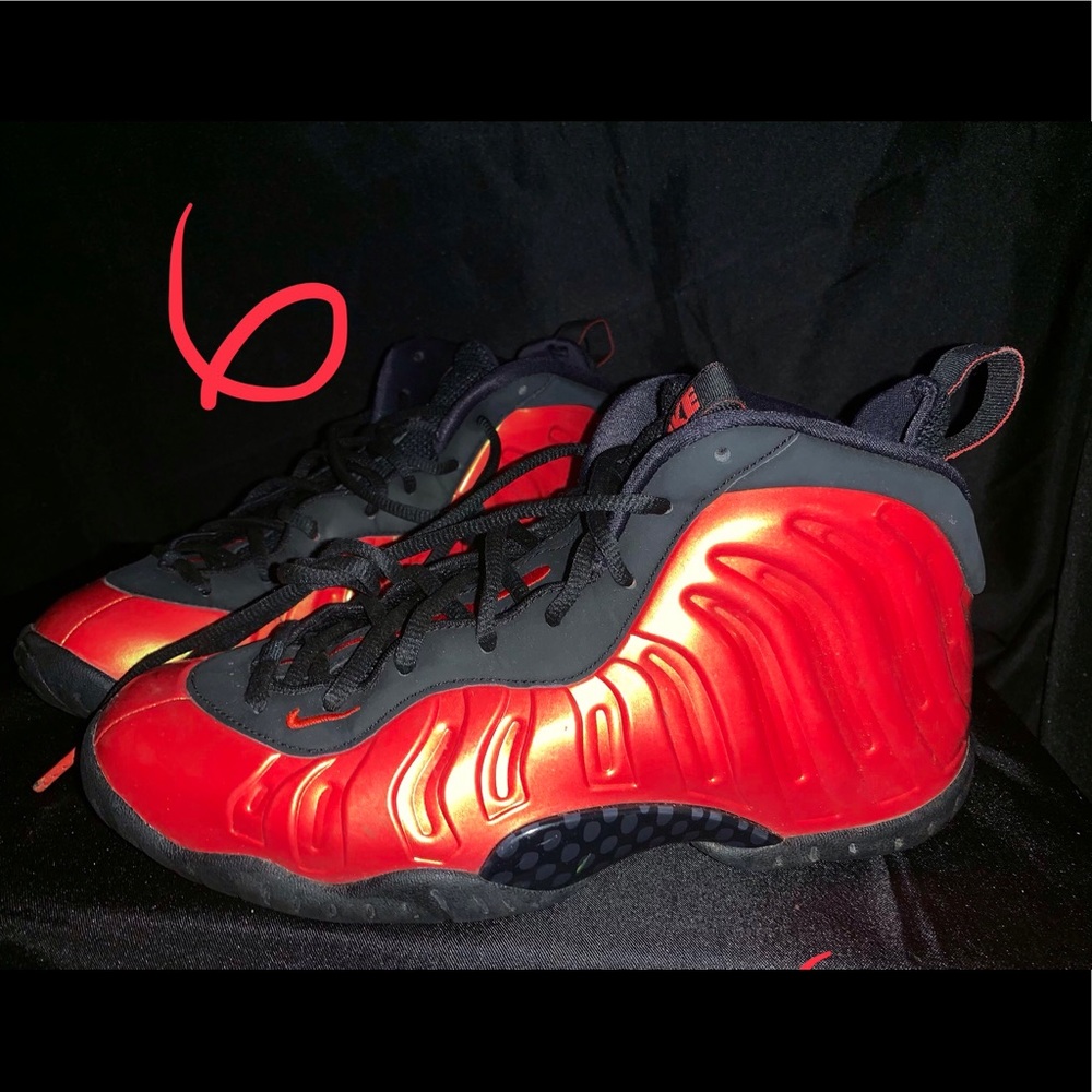 Nike Boys Foamposits Size 6